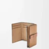 Dreifach gefaltete Brieftasche aus weichem genarbtem Kalbsleder in Toffee/Tan