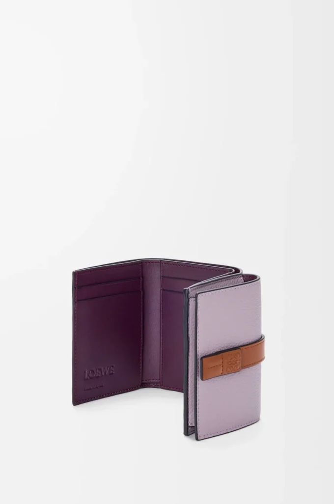 Dreifach gefaltete Geldbörse aus weichem genarbtem Kalbsleder in Dirty Mauve/Squirrel
