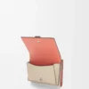 Dreifach gefaltete Geldbörse aus weichem genarbtem Kalbsleder Light Oat/Honey