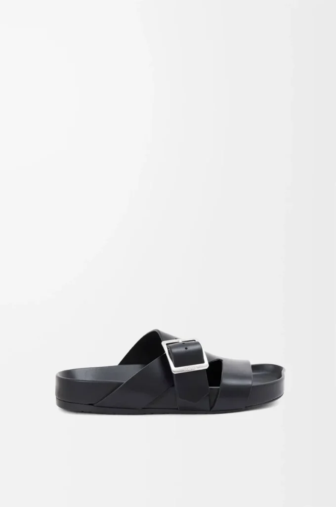 Ease Buckle Pantolette aus pflanzlich gegerbtem Kalbsleder Schwarz