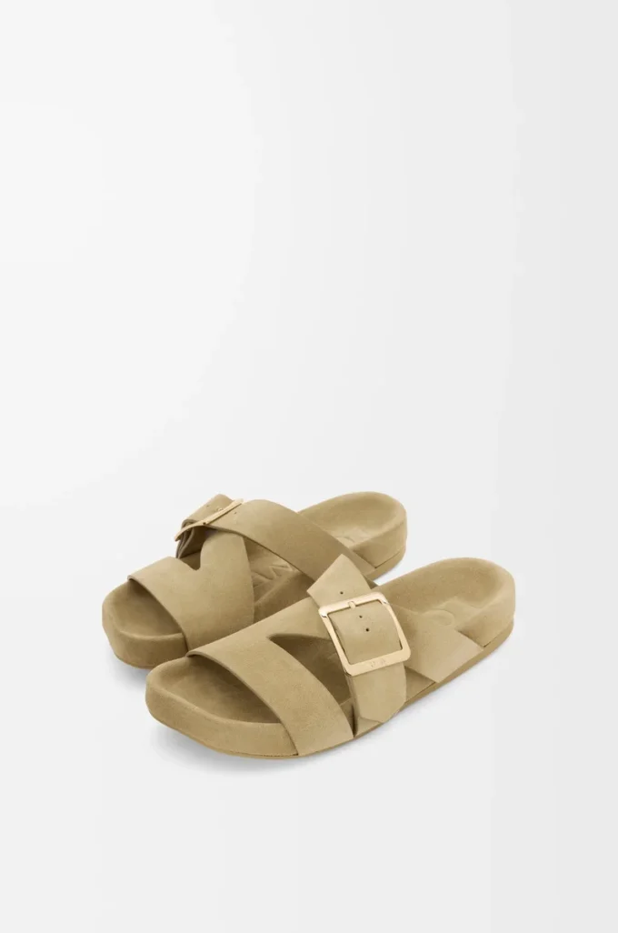 Ease Buckle Slide aus Wildleder Sahara