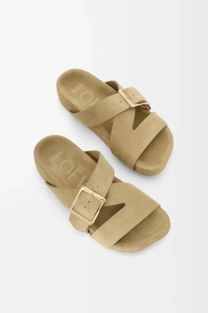 Ease Buckle Slide aus Wildleder Sahara