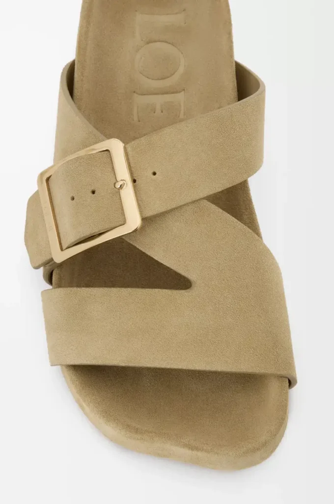 Ease Buckle Slide aus Wildleder Sahara