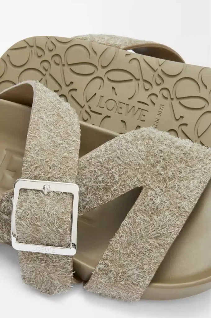 Ease Slipper aus gebürstetem Wildleder in Khaki-Grün