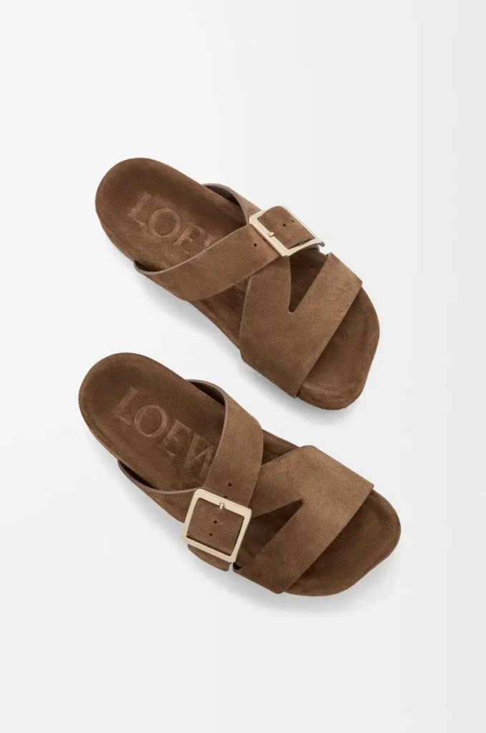Ease Slipper mit Schnalle aus Wildleder Braun