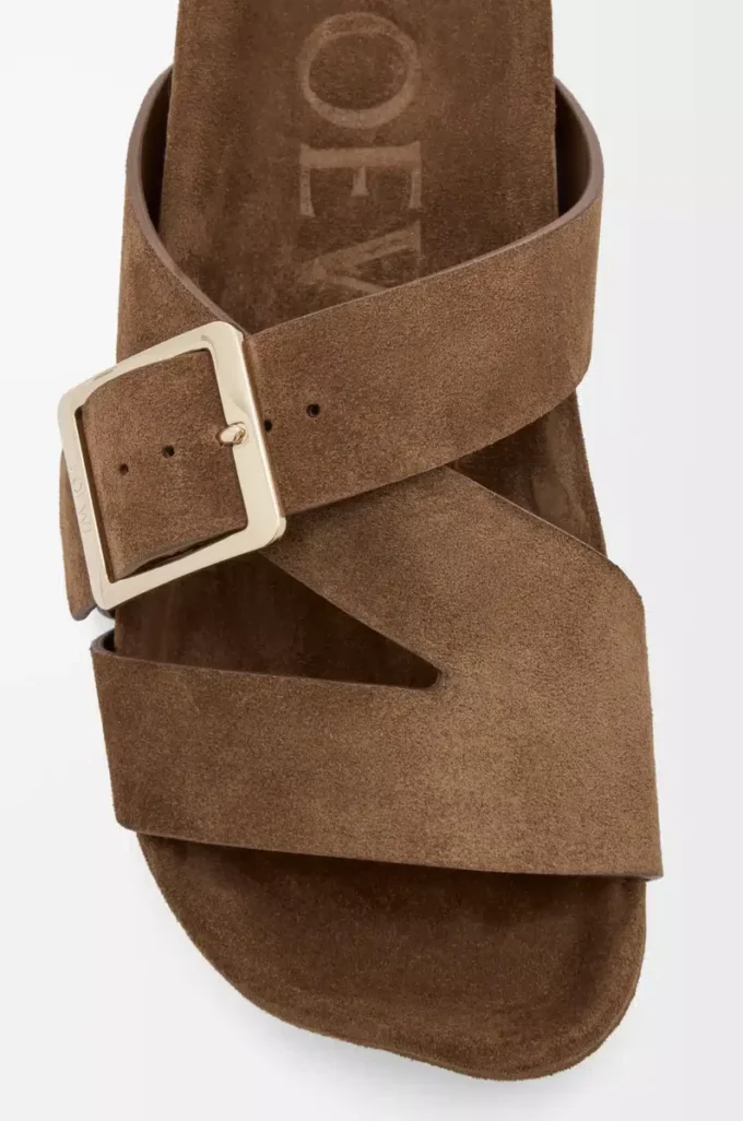 Ease Slipper mit Schnalle aus Wildleder Braun