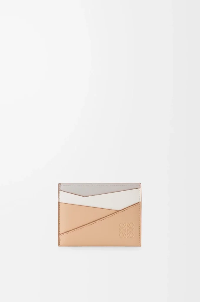 Einfacher Kartenhalter „Puzzle” aus klassischem Kalbsleder in Ghost/Silky Beige