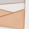 Einfacher Kartenhalter „Puzzle” aus klassischem Kalbsleder in Ghost/Silky Beige
