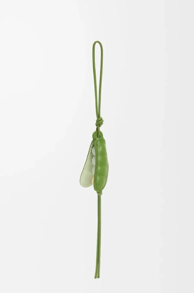Erbsenschoten-Anhänger aus klassischem Kalbsleder in Spring Green/Spring Jade