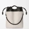 Flamenco-Handtasche aus weichem Nappalammleder in Hellgrau/Schwarz