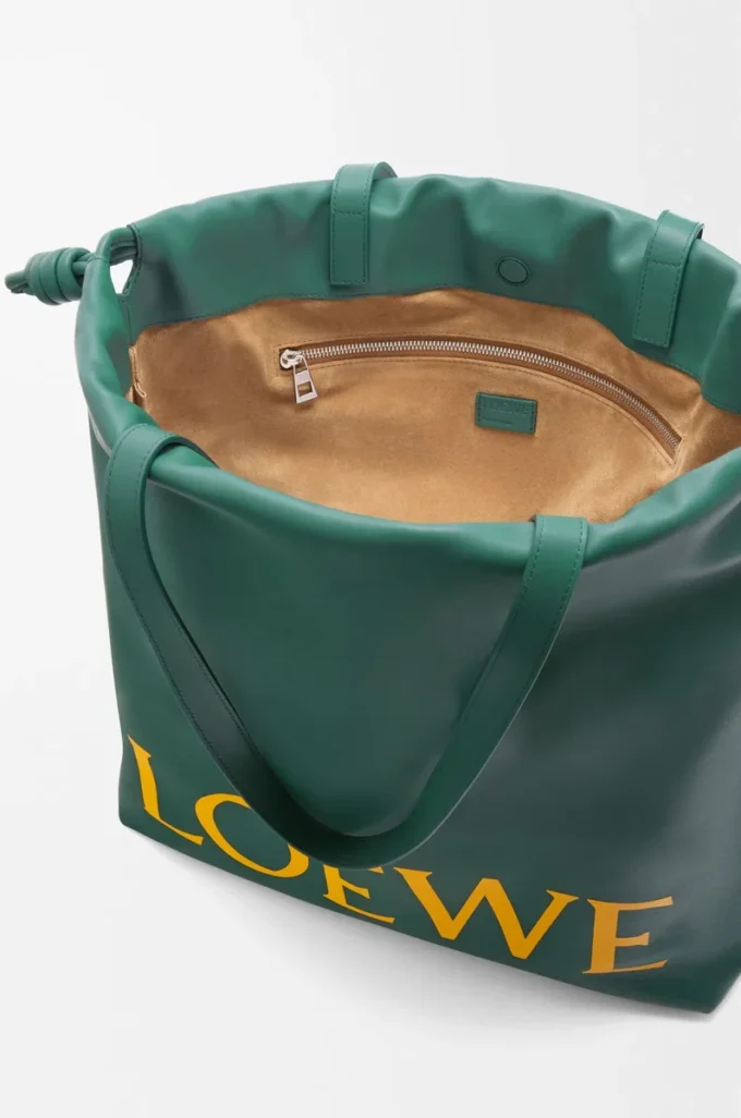 Flamenco Logo-Tasche aus Nappakalbsleder Evergreen