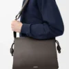 Flamenco Satchel aus glänzendem, geschmeidigem Kalbsleder Dunkelgrau