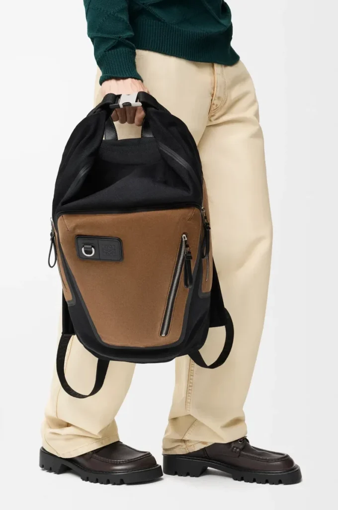 Flex Rolltop-Rucksack aus Canvas und Wildleder Schwarz/Dunkelgold Flex Rolltop-Rucksack aus Canvas und Wildleder Schwarz/Dunkelgold