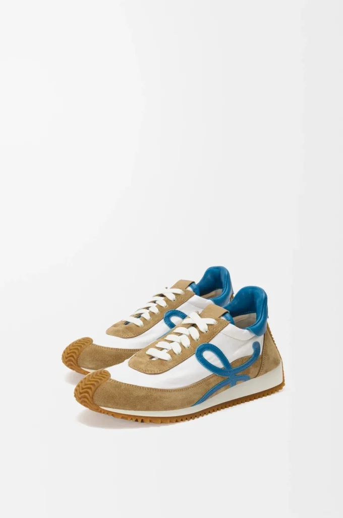 Flow Runner 2.0 aus Nylon und Wildleder in Sand/Blau/Weiß
