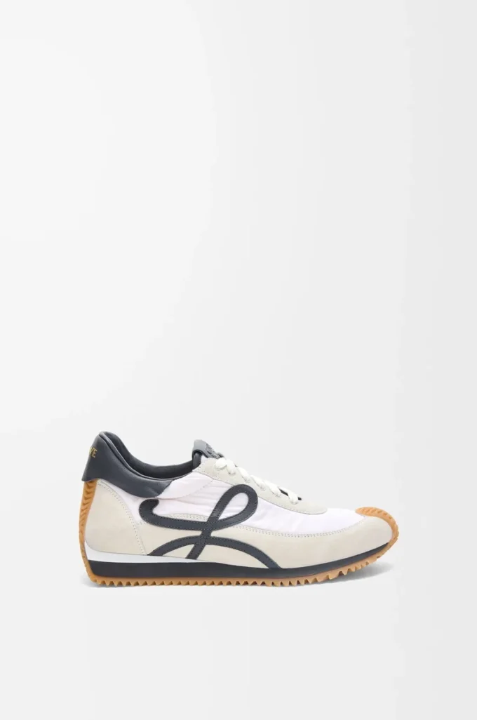 Flow Runner aus Nylon und Wildleder in Anthrazitblau/Weiß