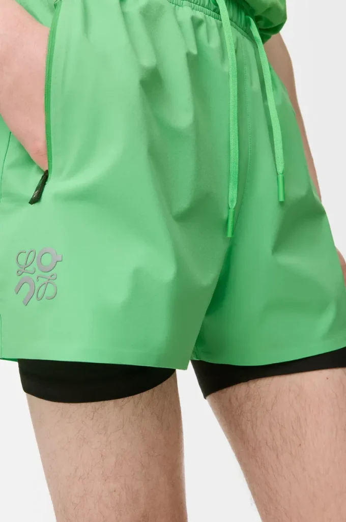 Funktionsshorts aus technischem Shell-Material Grün