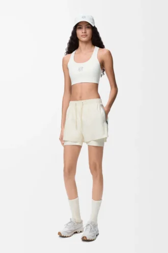 Funktionsshorts aus technischem Shell-Material in Elfenbein