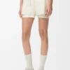 Funktionsshorts aus technischem Shell-Material in Elfenbein