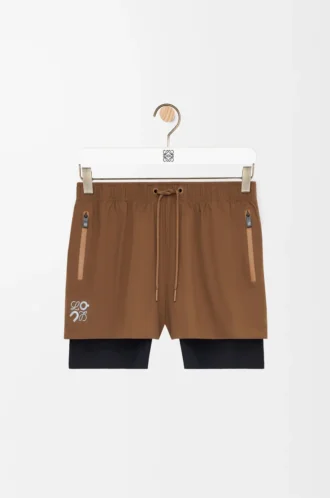 Funktionsshorts aus technischem Shell-Material in Toffee