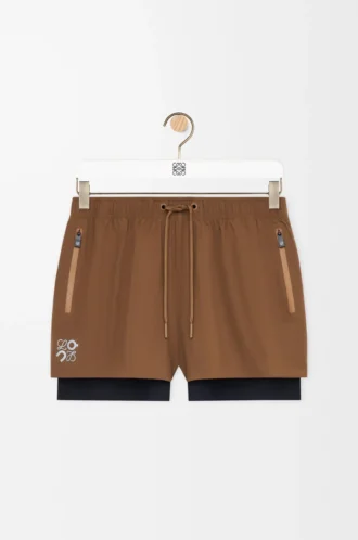 Funktionsshorts aus technischem Shell-Material in Toffee