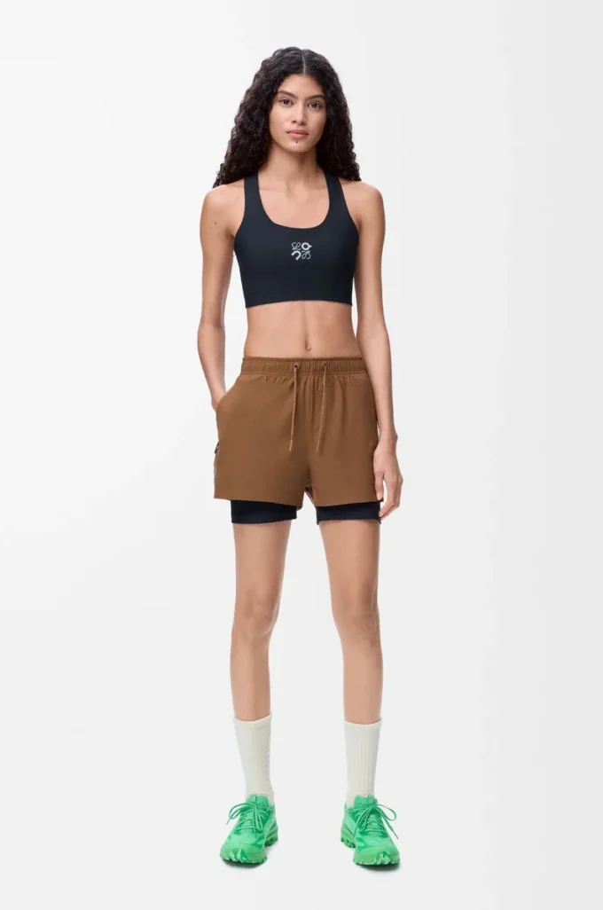 Funktionsshorts aus technischem Shell-Material in Toffee