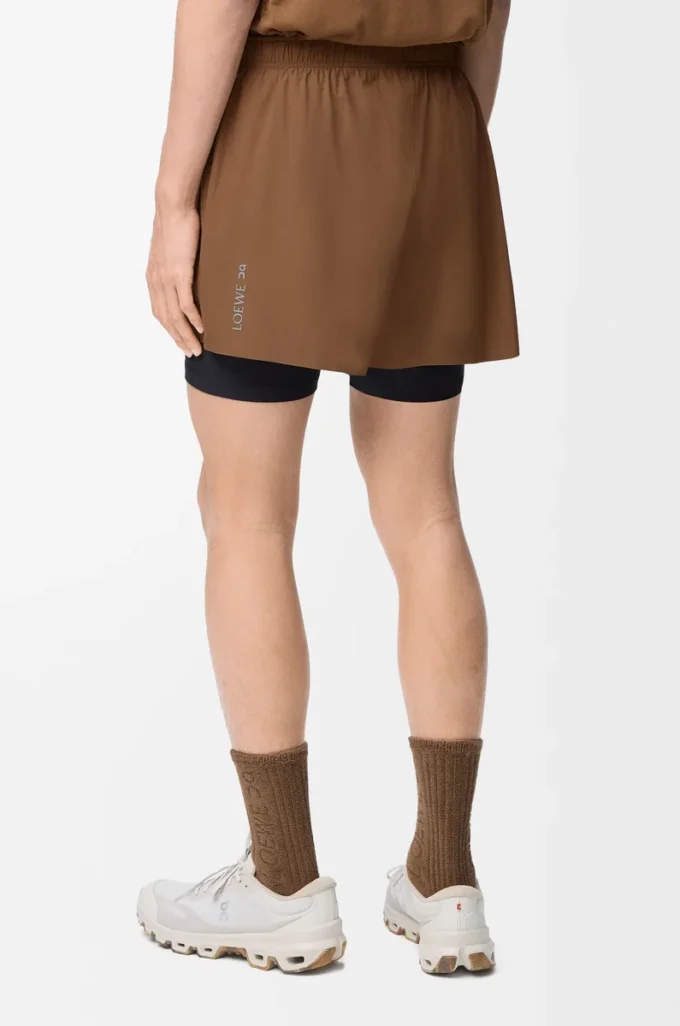 Funktionsshorts aus technischem Shell-Material in Toffee