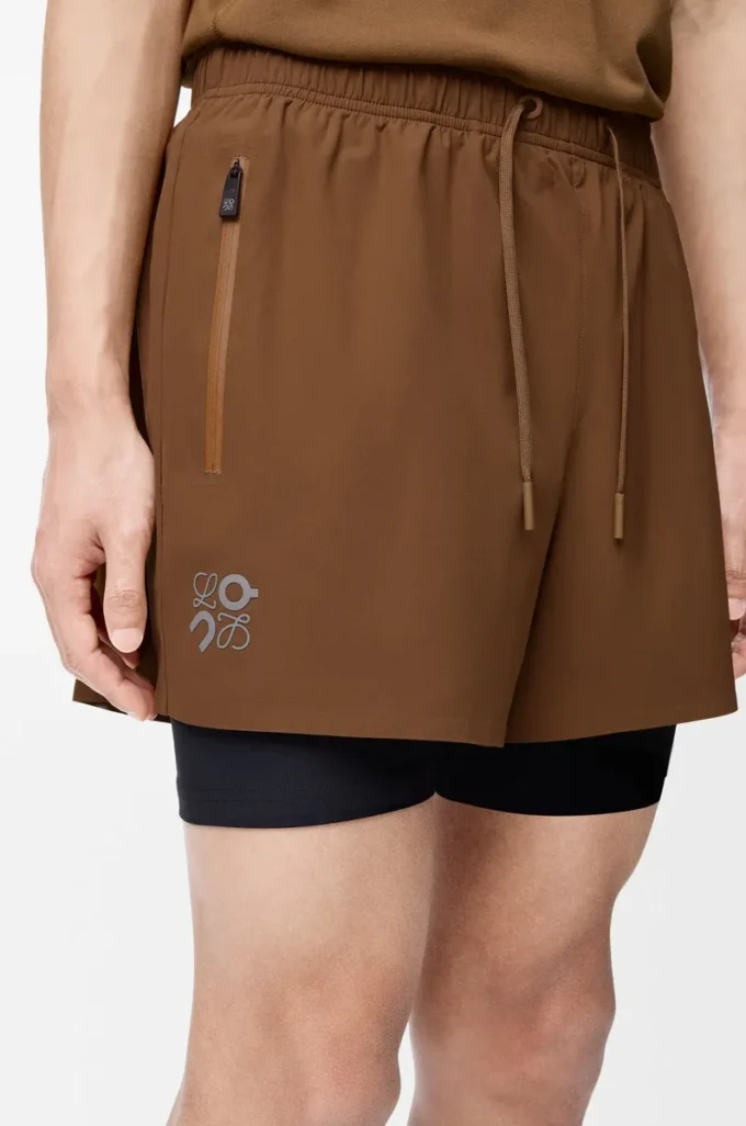 Funktionsshorts aus technischem Shell-Material in Toffee