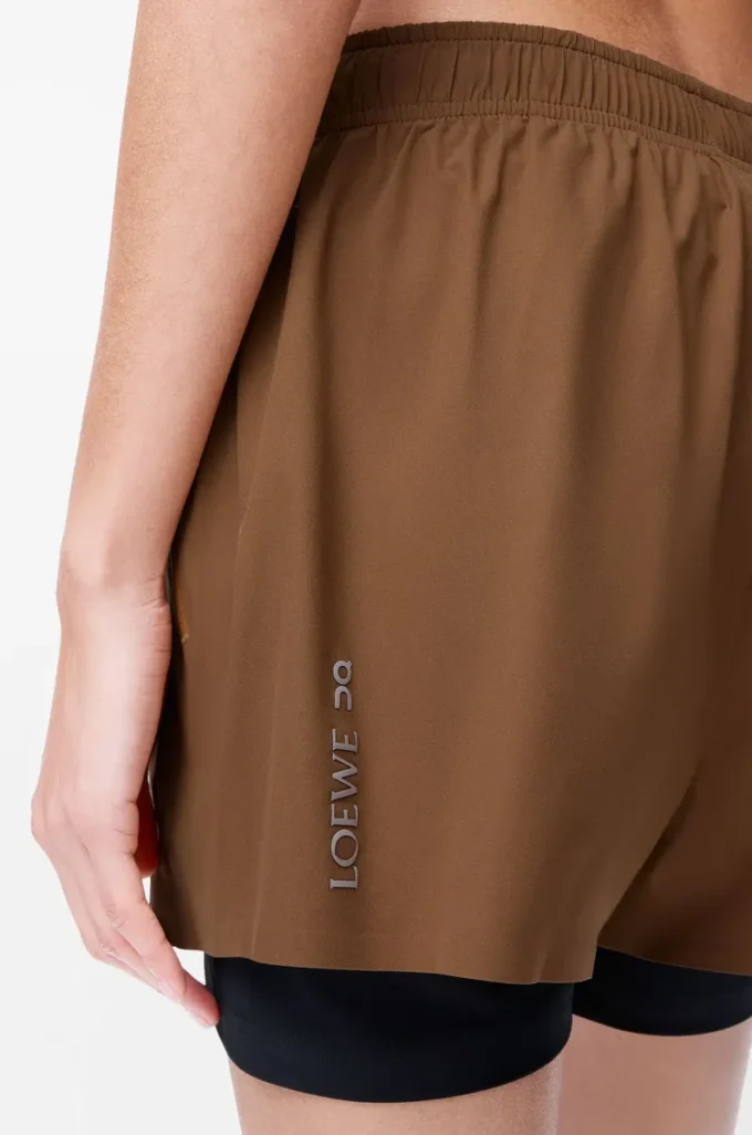 Funktionsshorts aus technischem Shell-Material in Toffee