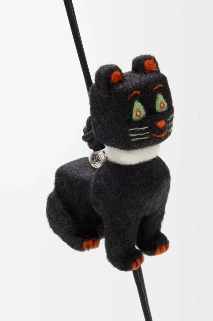 Futurist Cat Anhänger aus Filz Schwarz/Orange