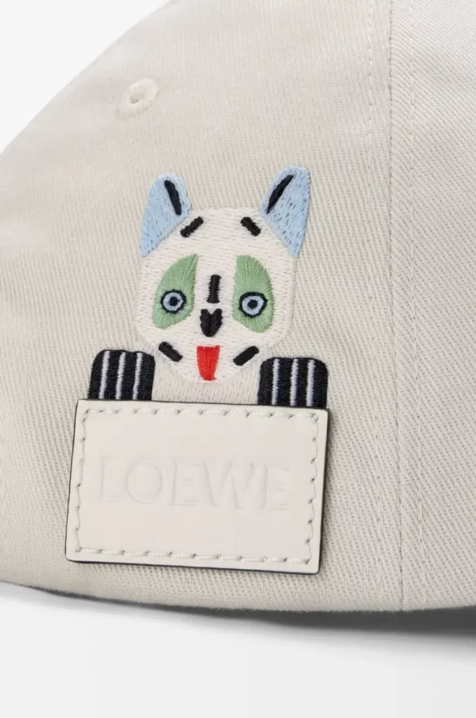 Futurist Cat-Kappe aus Baumwolle in Soft White/Black