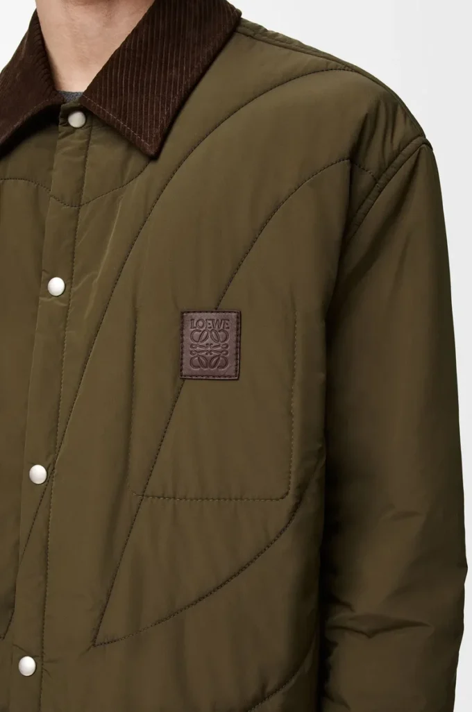 Gepolstertes Overshirt aus technischem Shell-Material in Khaki Green