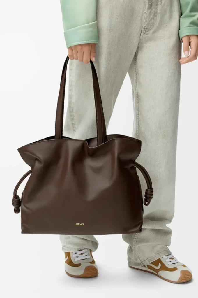 Große Flamenco-Clutch aus Nappakalbsleder Chocolate