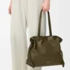 Große Flamenco-Clutch aus Nappakalbsleder Dark Khaki