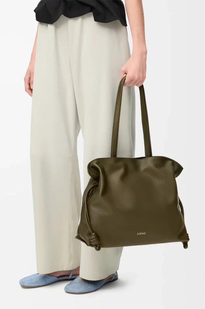 Große Flamenco-Clutch aus Nappakalbsleder Dark Khaki