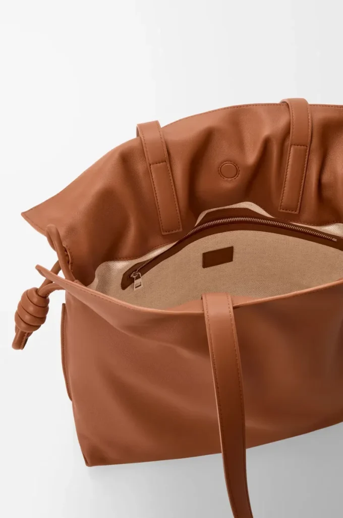 Große Flamenco-Clutch aus Nappakalbsleder Eichhörnchen