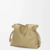 Große Flamenco-Clutch aus Nappakalbsleder in Clay Green