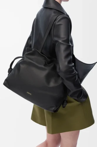 Große Flamenco-Clutch aus Nappakalbsleder in Schwarz