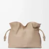 Große Flamenco-Clutch aus Nappakalbsleder Sand