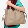 Große Flamenco-Clutch aus Nappakalbsleder Sand