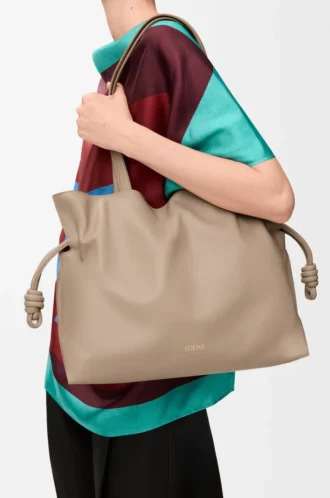 Große Flamenco-Clutch aus Nappakalbsleder Sand