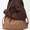 Große Flamenco-Handtasche aus weichem Nappalammleder in Mokka