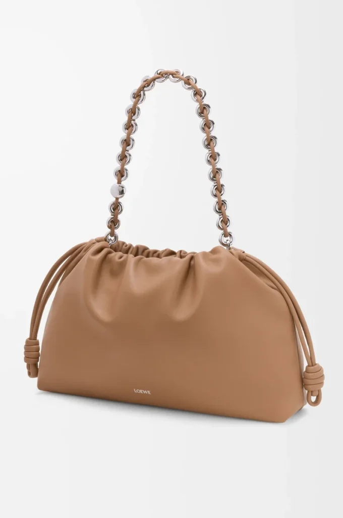 Große Flamenco-Handtasche aus weichem Nappalammleder in Mokka