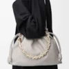Große Flamenco-Handtasche aus weichem Nappalammleder in Shell Grey