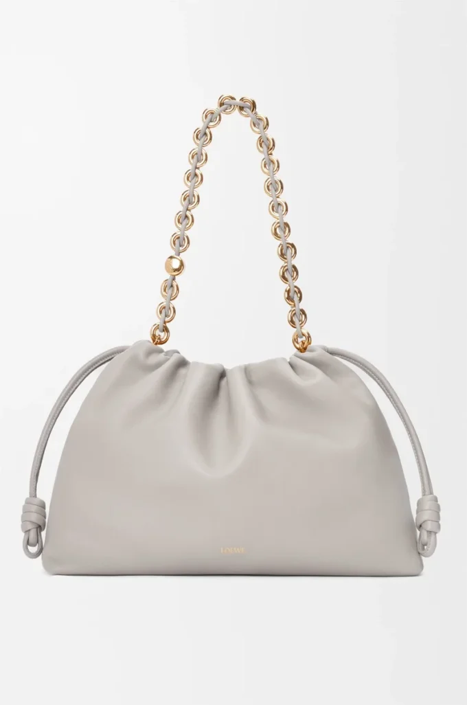 Große Flamenco-Handtasche aus weichem Nappalammleder in Shell Grey