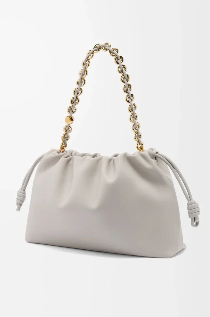 Große Flamenco-Handtasche aus weichem Nappalammleder in Shell Grey