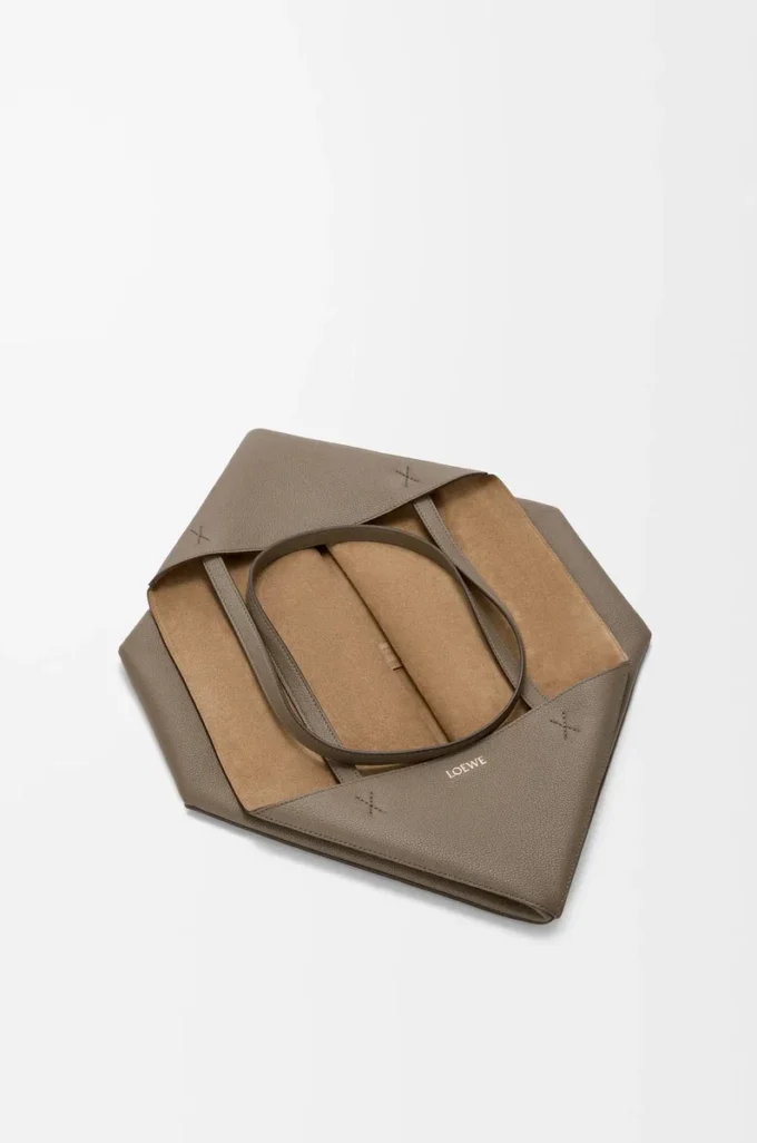 Große horizontale Puzzle Fold-Tasche aus weichem genarbtem Kalbsleder in Taupe