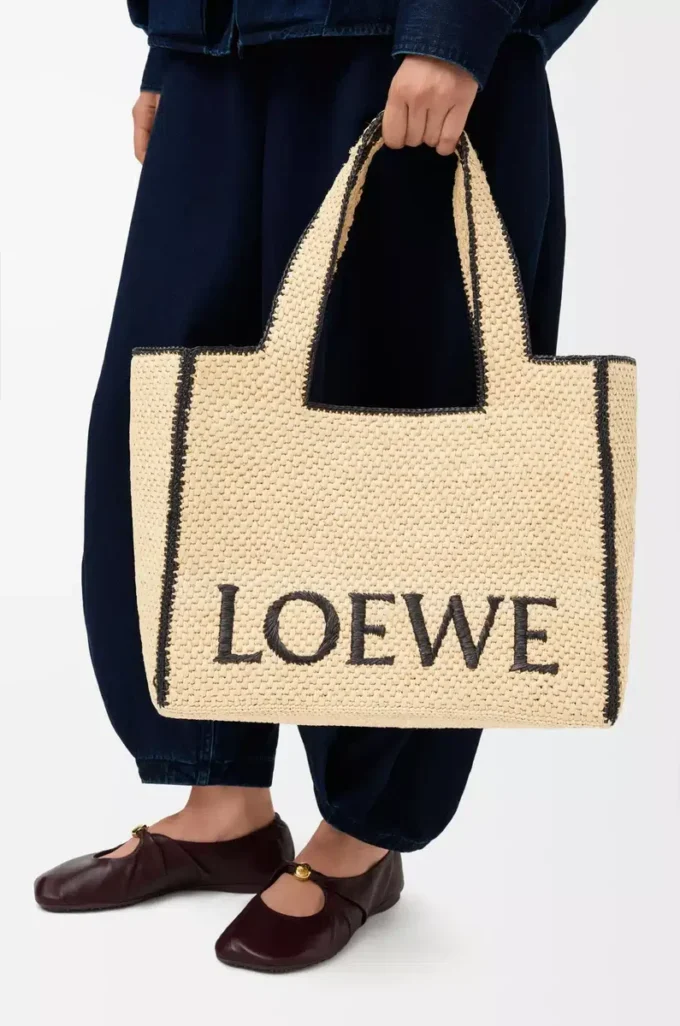 Große LOEWE Font-Tasche aus Raffia Natur