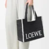 Große LOEWE Font Tote aus Raffia Schwarz