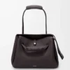 Große Madrid-Tasche aus geschmeidigem genarbtem Kalbsleder in Dark Ebony