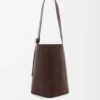 Große Pebble-Beuteltasche aus geschmeidigem genarbtem Kalbsleder in Oxblood